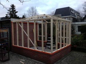 Bouw van een nieuw tuinhuis te Soest